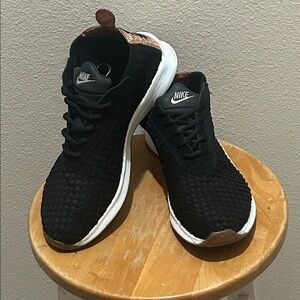 Nike Air Woven Boot Black Dark Russet. 924463-002.